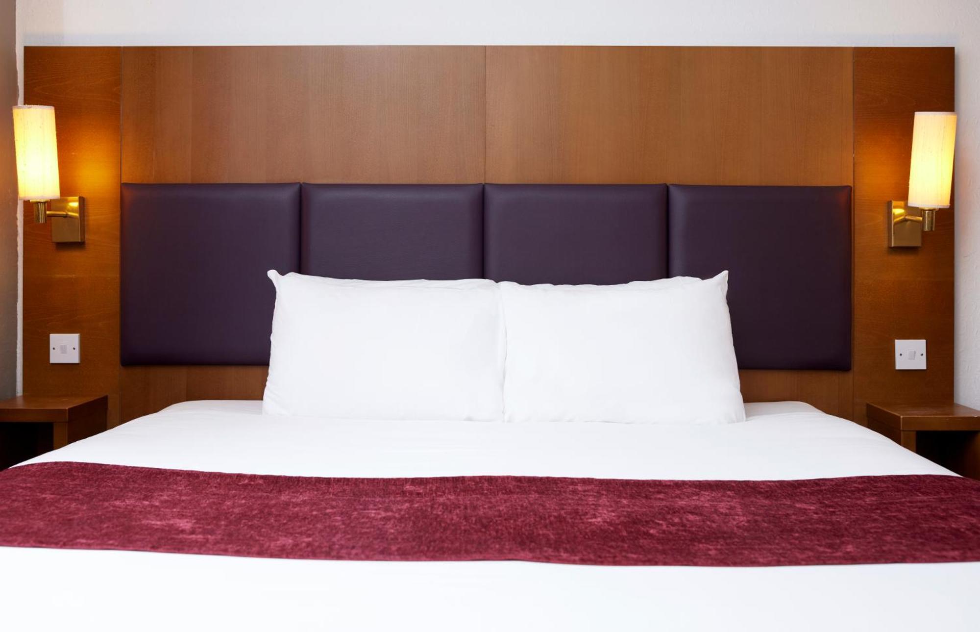 Crossroads By Chef & Brewer Collection Hotel Weedon Bec Bagian luar foto