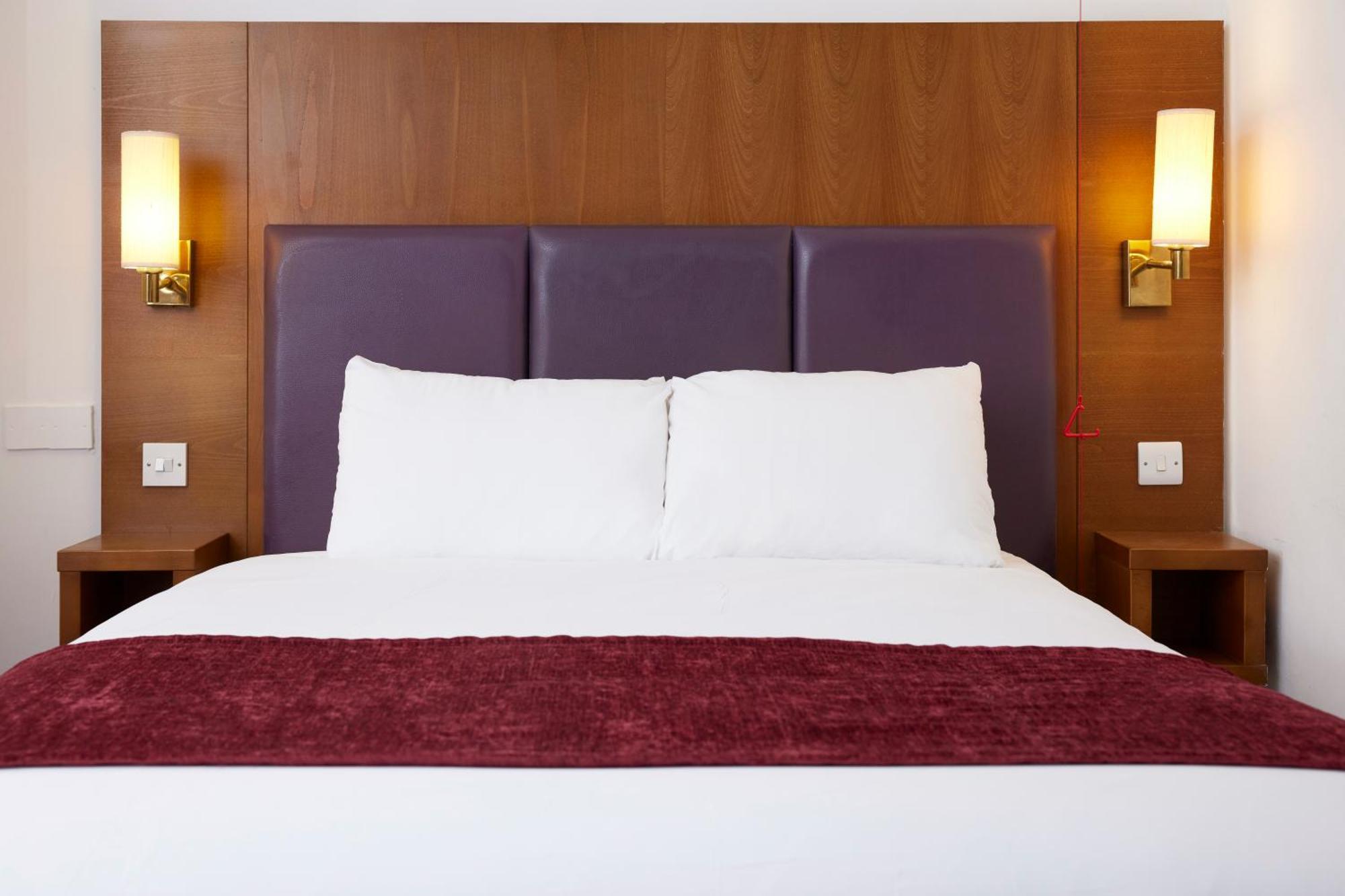 Crossroads By Chef & Brewer Collection Hotel Weedon Bec Bagian luar foto